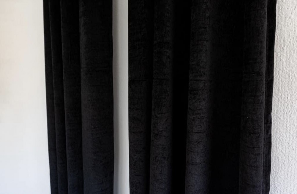 Chantal Luxury (Black) készre varrt sötétítő függöny szett 160x280cm - Fekete
