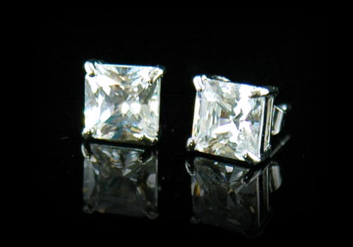 Fehérarannyal bevont férfi fülbevaló négyzet alakú szimulált gyémánttal ( 8 mm-es ) 1 pár (0622.)