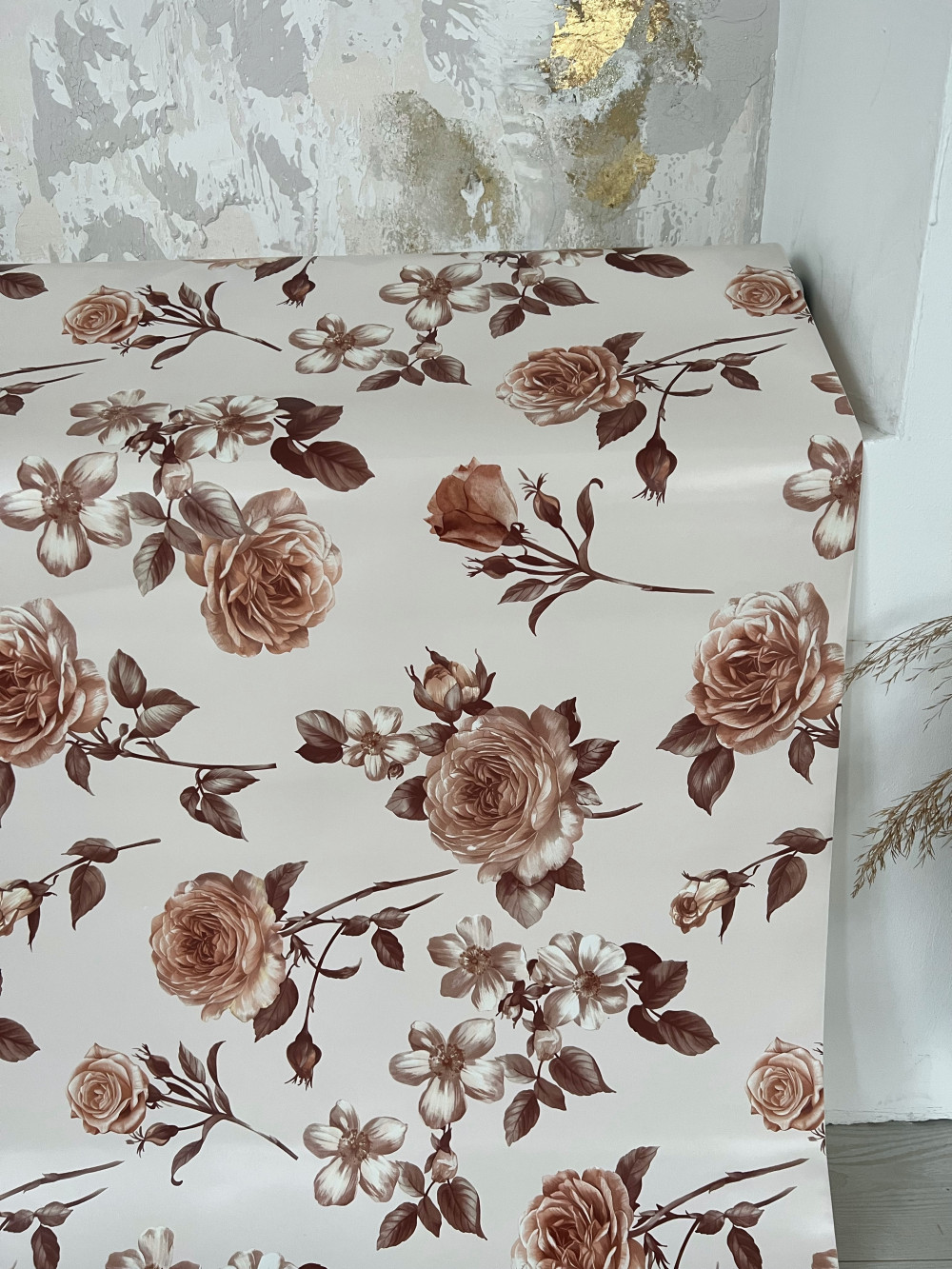 Viaszos vászon asztalterítő Új barna nagy rózsás 140cm széles