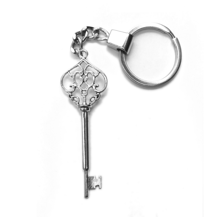 Díszes kulcs kulcstartó, ezüst színben