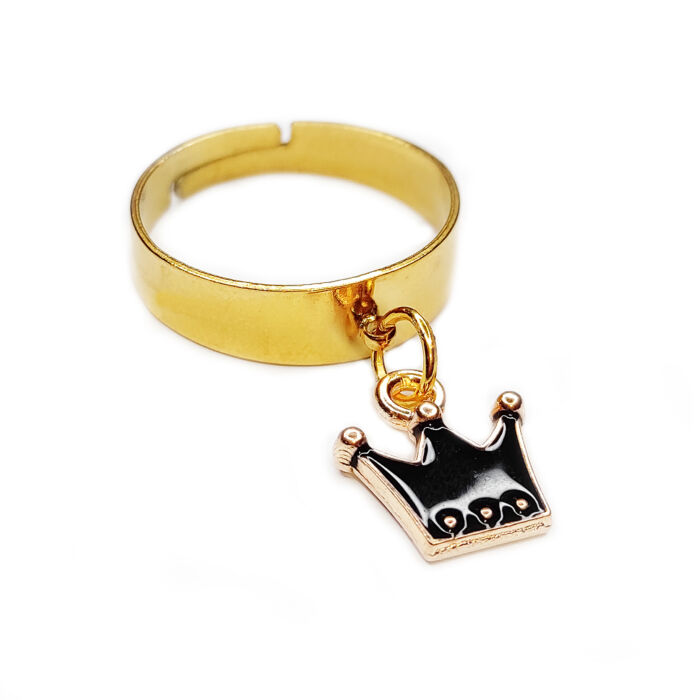 Fekete tűzzománc korona charmos állítható méretű gyűrű, arany színű, választható szélességben