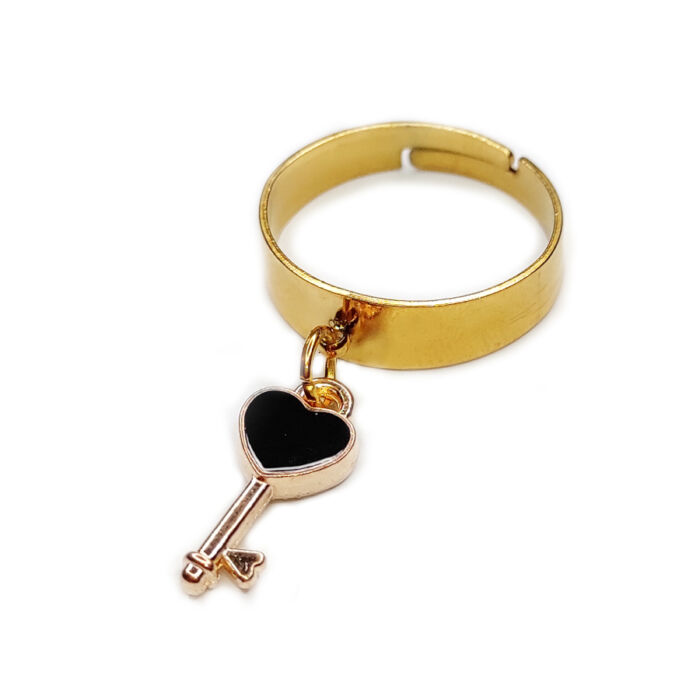 Fekete tűzzománc kulcs charmos állítható méretű gyűrű, arany színű, választható szélességben