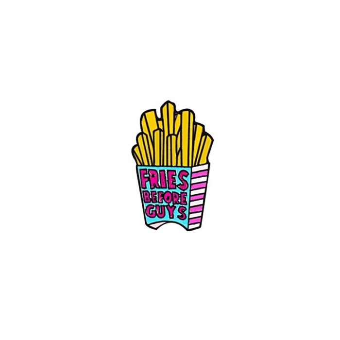 'Fries before guys' kitűző