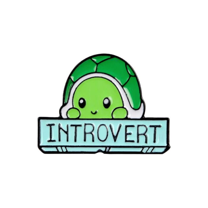 'Introvert' befelé forduló teknőc kitűző