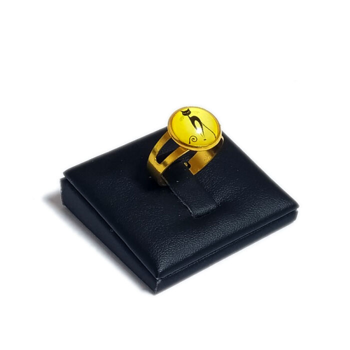 Kecses cicás üveglencsés gyűrű, választható arany és ezüst színben