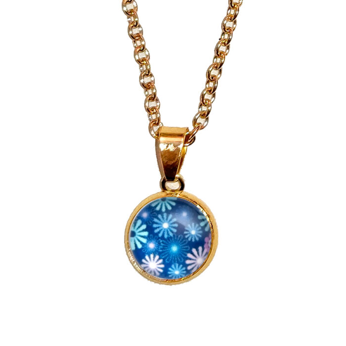 Kék virágos üveglencsés medál lánccal, választható arany és ezüst színben