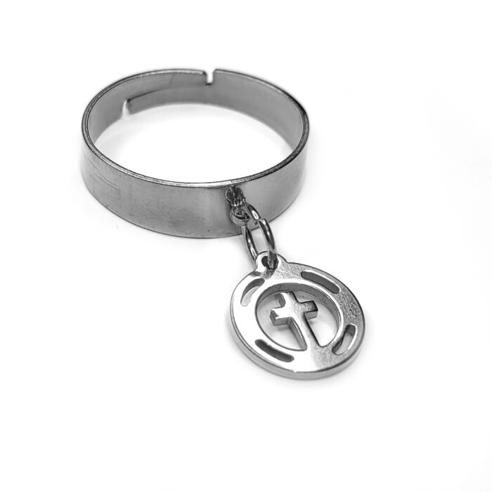 Kereszt charmos állítható méretű gyűrű, ezüst színű, választható szélességben