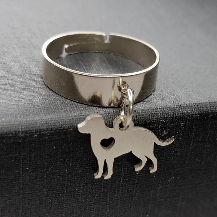 Kutyás charmos állítható méretű gyűrű, ezüst színű, választható szélességben