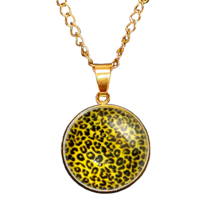 Leopárd sárga üveglencsés medál lánccal, választható arany és ezüst színben