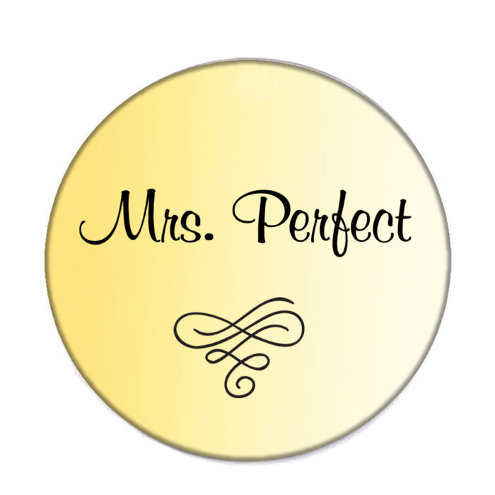 Mrs. Perfect kitűző