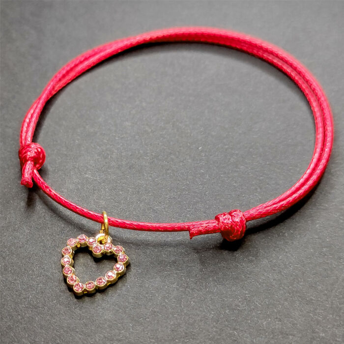 Piros zsinórszövet karkötő pink kristály szív charmmal