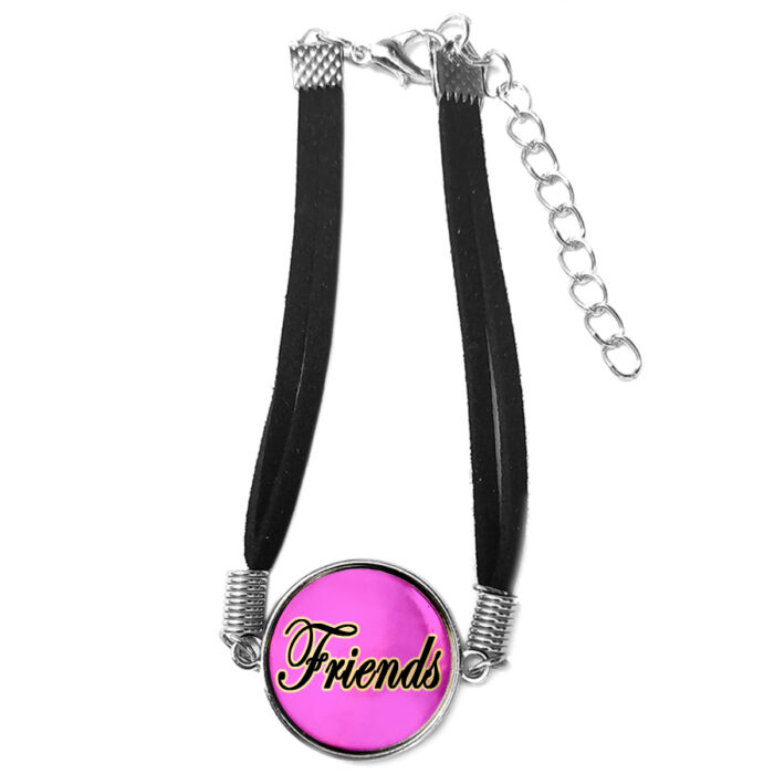 Uniszex állítható Friends (Barátok) karkötő, pink színű háttérrel