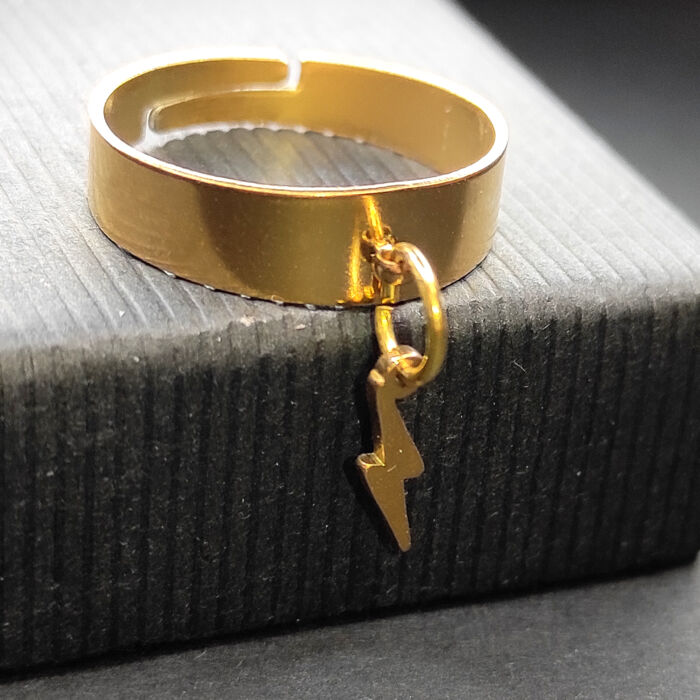 Villám charmos állítható méretű gyűrű, arany színű, választható szélességben