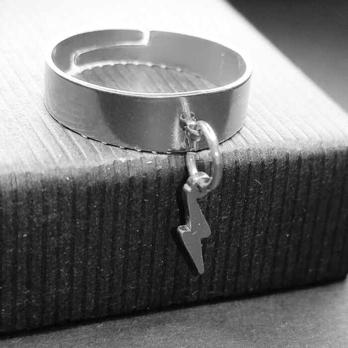 Villám charmos állítható méretű gyűrű, ezüst színű, választható szélességben