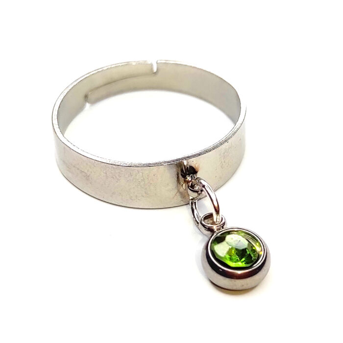 Zöld kristály charmos állítható méretű gyűrű, ezüst színű, választható szélességben