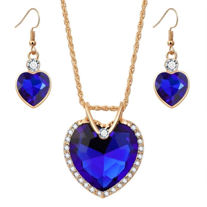 From Maria King szív alakú medál nyaklánccal, fülbevalóval, kék kővel