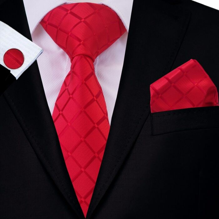 Piros mintás selyemnyakkendő mandzsettagombbal és díszzsebkendővel