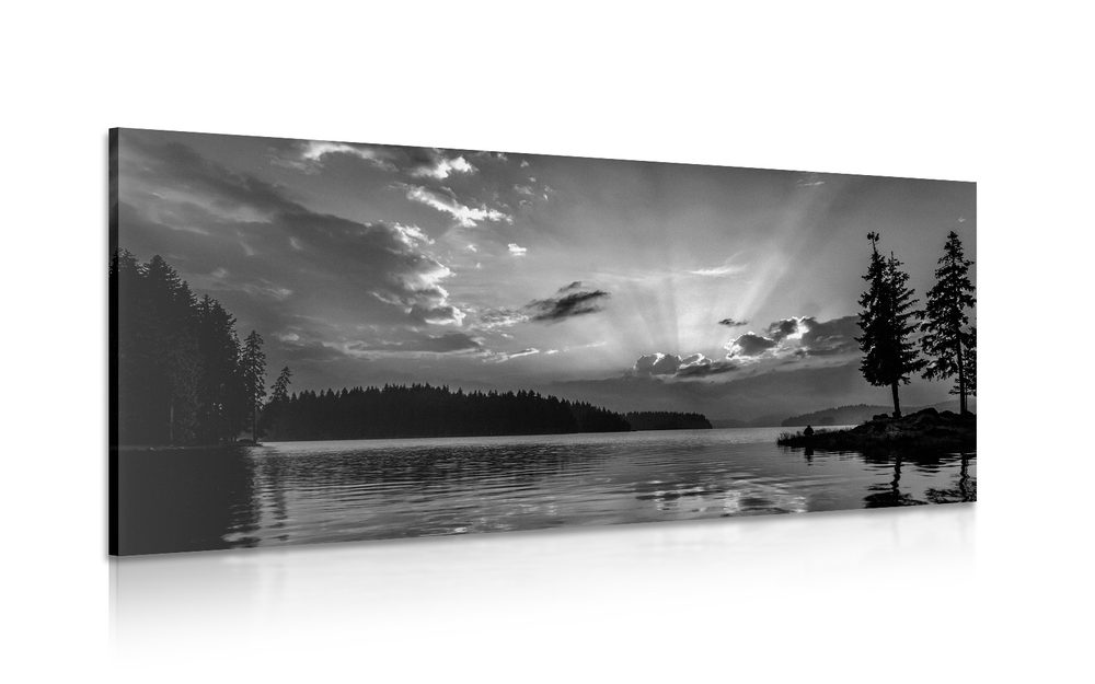Kép hegyi tó fekete fehérben