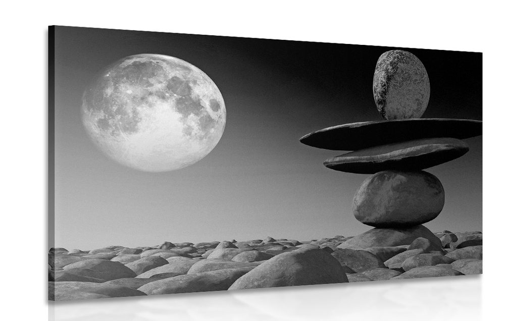Kép kőpiramis hold fényben fekete fehérben