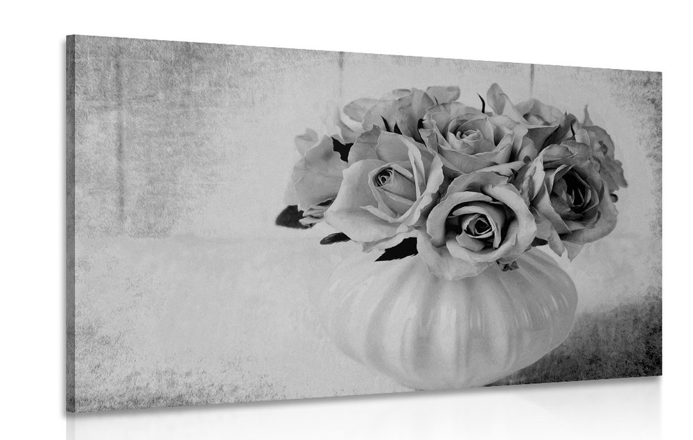 Kép rózsa vázában fekete fehérben