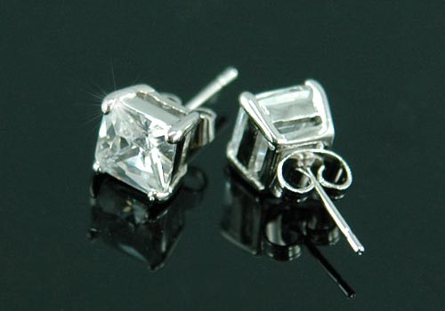 18k fehérarannyal bevont férfi fülbevaló négyzet alakú szimulált gyémánttal ( 7 mm-es ) 1 pár (0831.)