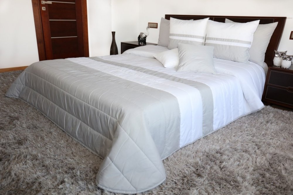 Fehér szürke ágytakarók ketteságyra Szélesség: 240 cm | Hossz: 240 cm