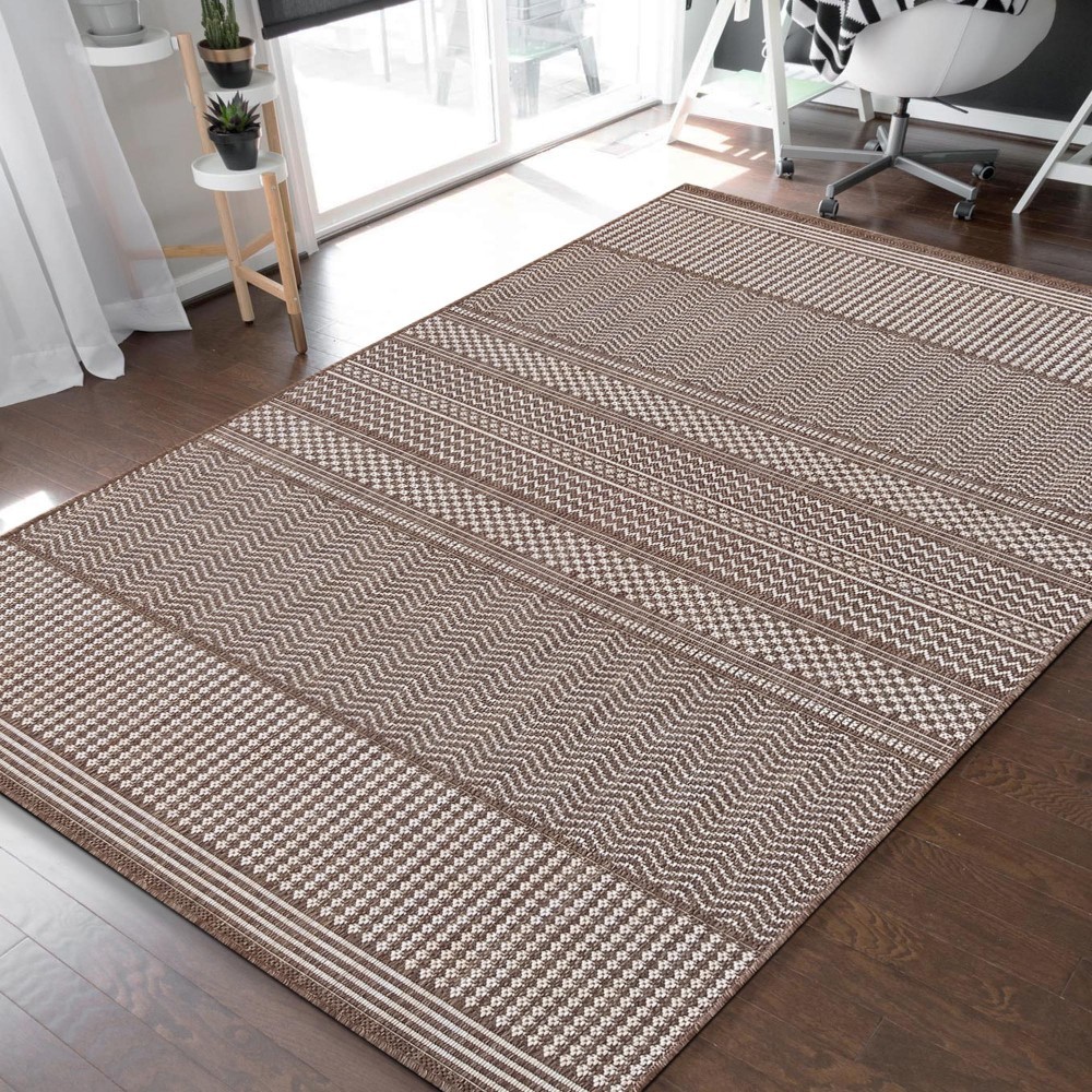 Kiváló minőségű barna szőnyeg finom mintával, amely bármilyen helyiségbe illeszkedik Szélesség: 200 cm | Hossz: 290 cm
