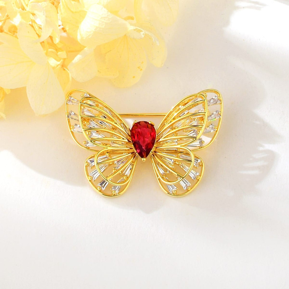 Arannyal bevont csodaszép pillangó bross cirkónia kristályokkal (0562.)
