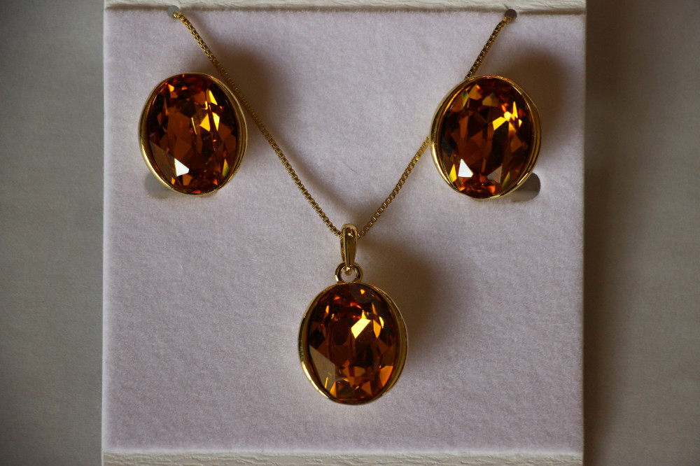 Arannyal bevont ovális ékszerszett borostyánszínű ausztriai kristályokkal (0837.)