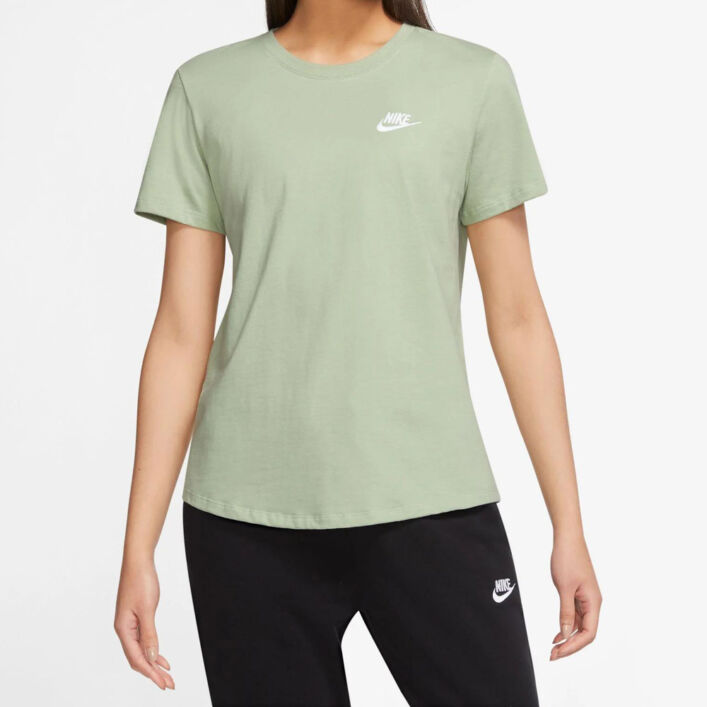 Nike Sportswear Club Essentials Női Póló