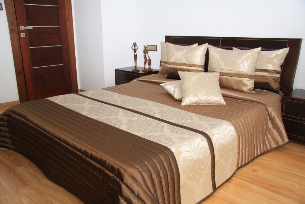 Luxus barna ágytakaró Szélesség: 240 cm | Hossz: 240 cm