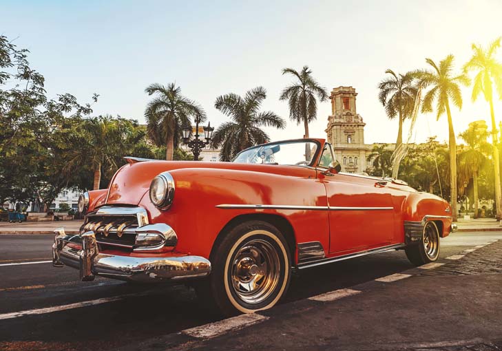 Kubai piros autó - vászonkép